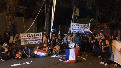 Escraches no cesan y esta vez van contra Nicanor - Nacionales - ABC Color