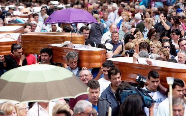 Procesión de ataúdes… para agradecer la vida - Internacionales - ABC Color