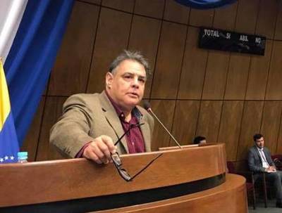 Para Hugo Richer, crisis política beneficia al Brasil
