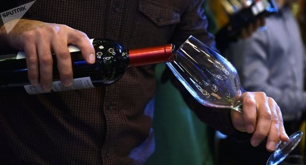 Un ministro galo califica de «estúpidas» las amenazas de Trump de gravar el vino francés | .::Agencia IP::.