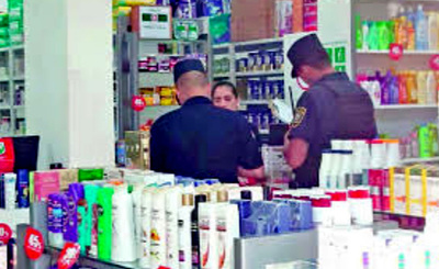 Travestís roban cosméticos