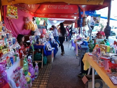 REGALOS PARA EL AMIGO, EN LA PLAZA DE ARMAS