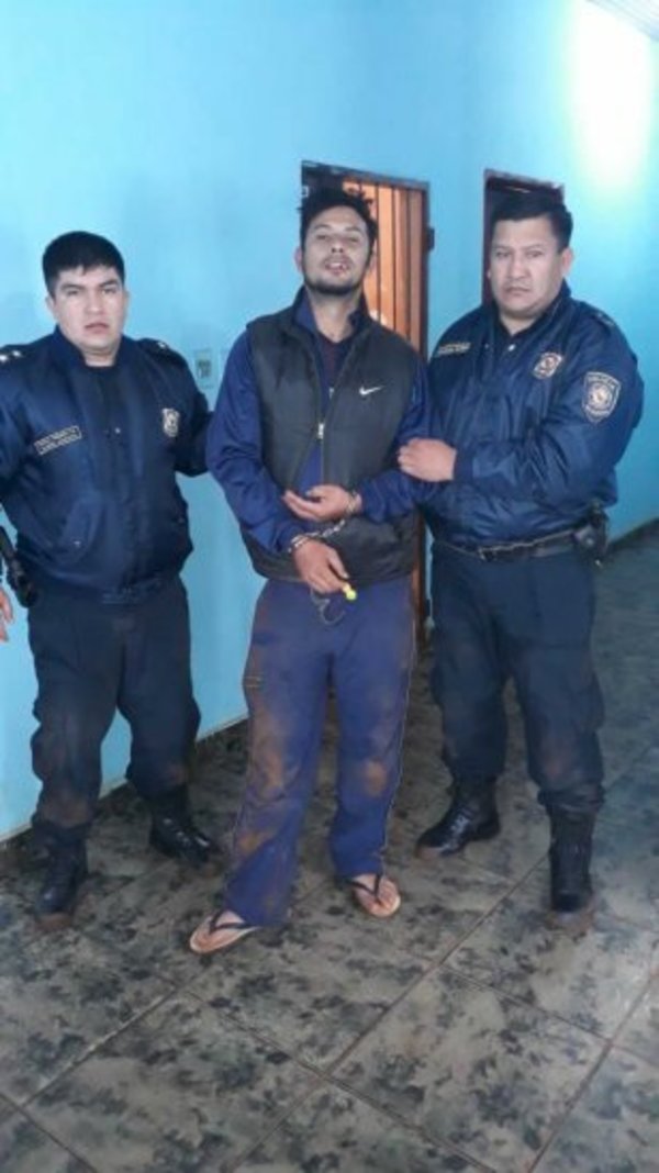 Atropelló la casa de su ex y la golpeó por denunciarlo