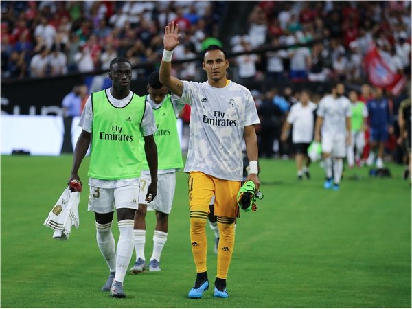 Keylor alimenta el debate en la portería