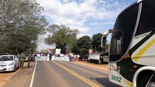 Cierran rutas contra acuerdo bilateral y piden juicio político al presidente