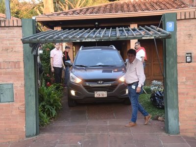 Óscar González Daher y su hijo ya guardan prisión domiciliaria