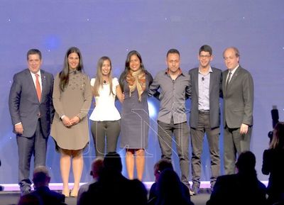 Becarios expusieron proyectos que pueden aplicarse en Paraguay