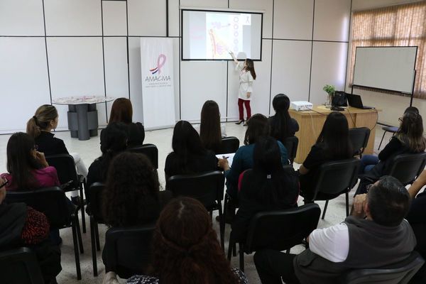 Instan a prevenir cáncer de mama