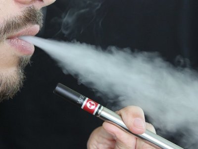 Prohíben  usar cigarrillos electrónicos en los espacios públicos y privados