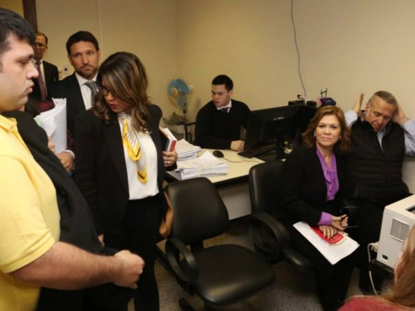 Ex senador González Daher y su hijo quedan con arresto domiciliario