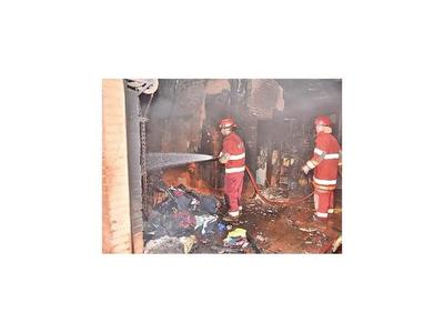 Incendio deja pérdidas en un local comercial de Itauguá