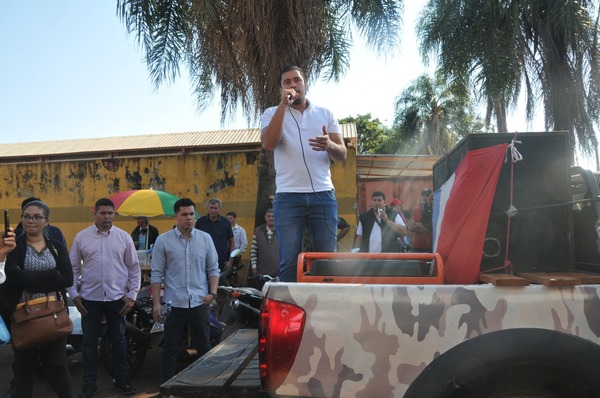 Intendente se instala en la terminal, se rehúsa devolverla y critica a la justicia