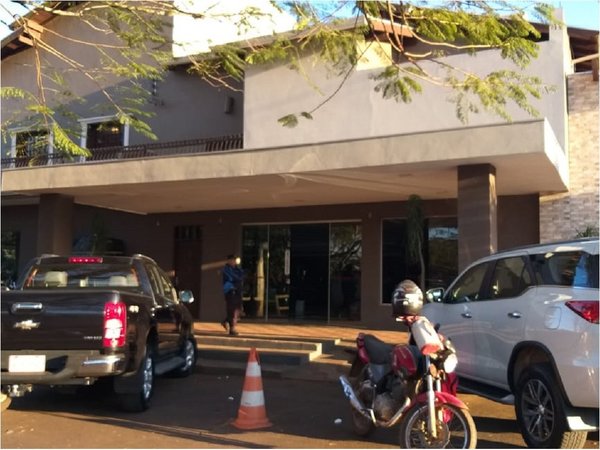 Hombre dispara a tres personas en una pizzería
