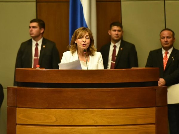 Ministra de Seprelad renuncia por crisis de Itaipú que involucra a su hijo