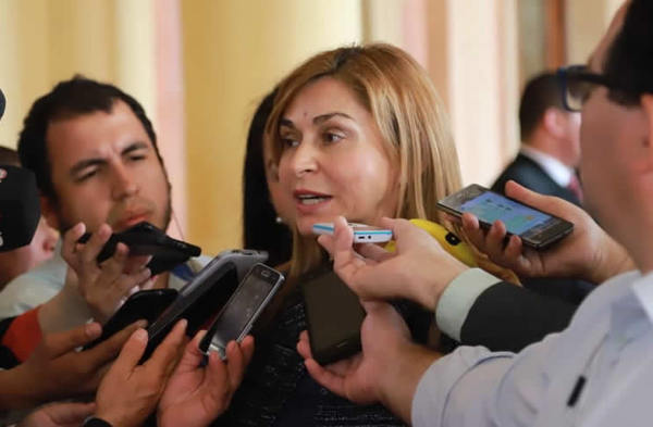 Renuncia titular de Seprelad y madre de abogado implicado en acta secreta - ADN Paraguayo