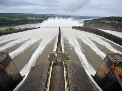 Sesión extra para debatir sobre crisis política desatada por acta de Itaipú