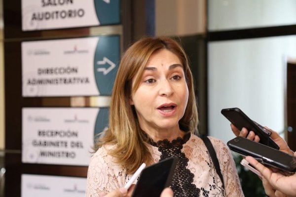 RENUNCIA MINISTRA DE SEPRELAD POR CRISIS DE ITAIPÚ QUE INVOLUCRA A SU HIJO