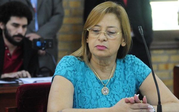 Lilian de Aguinagalde intenta censurar reclamos de jóvenes de reAcción