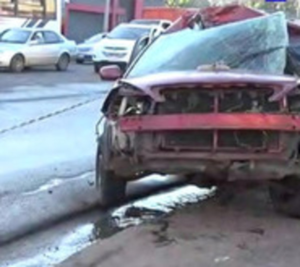 Conductor se salva de milagro tras violento choque - Paraguay.com