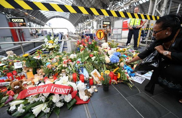 Conmoción en Alemania por muerte de un niño al que empujaron a las vías del tren - Mundo - ABC Color