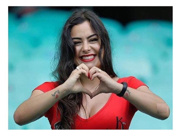 Larissa dijo que le dejaron payé frente a su casa