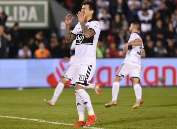 Penal fallado reforzó a Liga, dice Mendieta - Fútbol - ABC Color