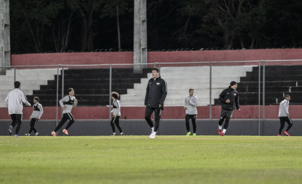 HOY / Ensaya probable equipo que va en busca de la remontada y clasificación