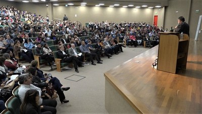 Loma Plata: Multitudinario congreso sobre problemáticas de la juventud