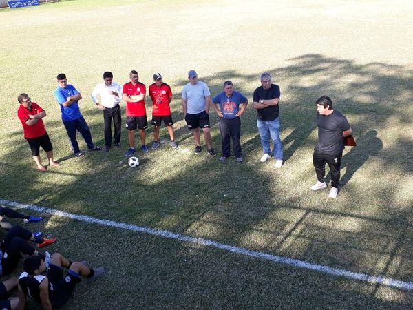 Mendoza asume la conducción del “24” aregüeño - Fútbol - ABC Color