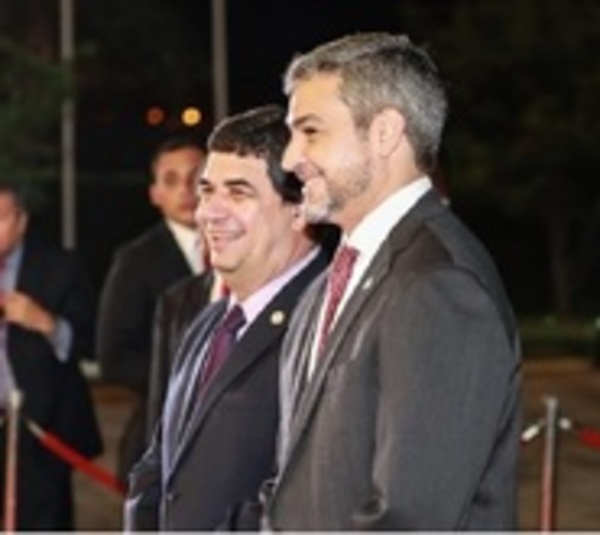 Honor Colorado ya trabaja en libelo acusatorio contra Mario Abdo - Paraguay.com