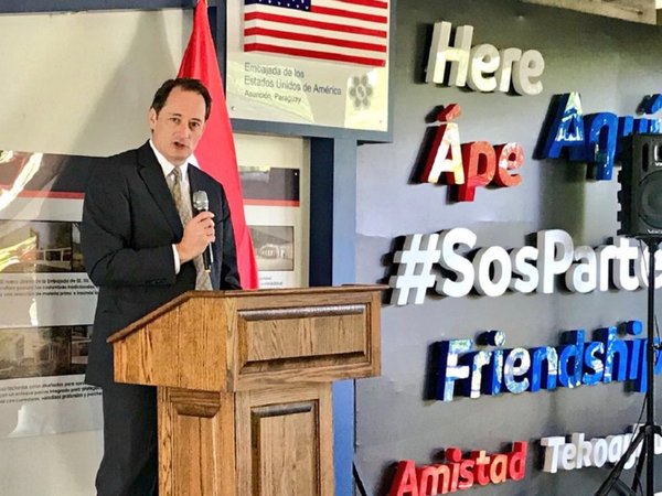 Embajador de EEUU expresa preocupación por crisis política
