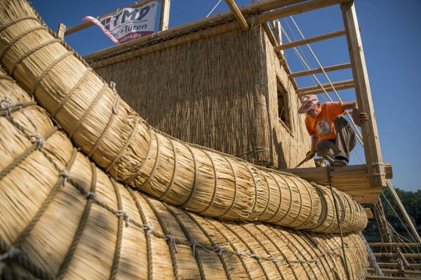 Un barco de caña para cruzar el Mediterráneo, como en Egipto
