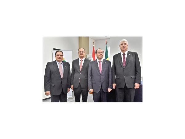 Bergen asumió en Itaipú y pide por las mejores personas