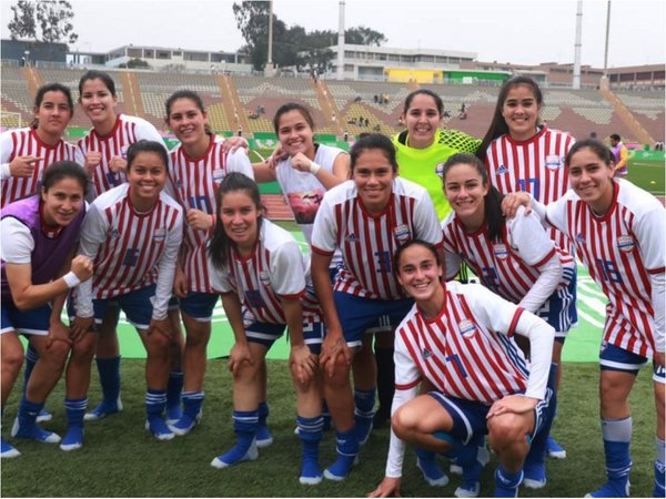 La Albirroja femenina triunfa ante México