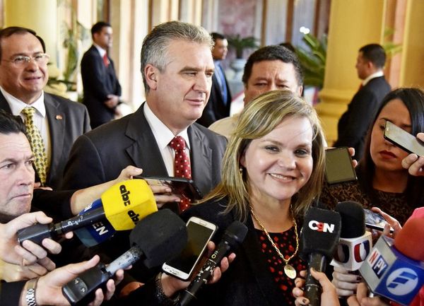 Senadores oficialistas piden esclarecimiento - Política - ABC Color