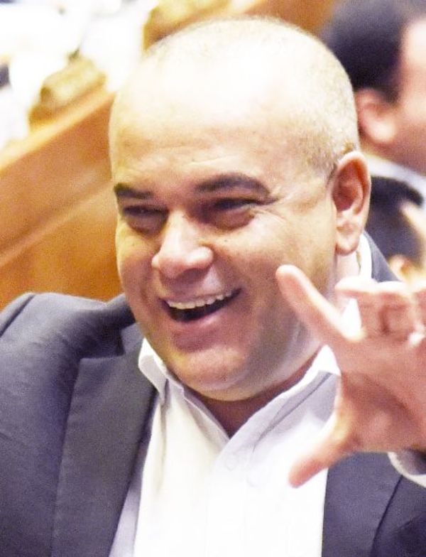 Cartistas exigen la salida de los consejeros de la Itaipú - Política - ABC Color