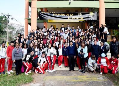 Estudiantes “invaden” feria de ciencia - Locales - ABC Color