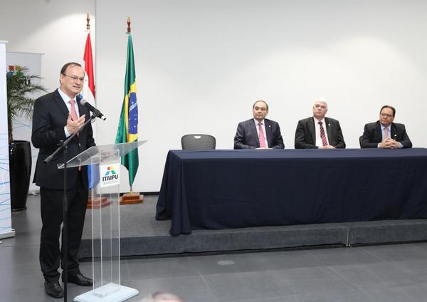 Ernst Bergen asumió como nuevo director paraguayo de ITAIPU Binacional - .::RADIO NACIONAL::.