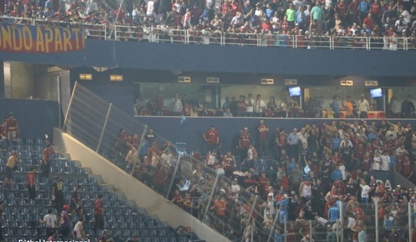 Hinchas de San Lorenzo generan destrozos en la Nueva Olla