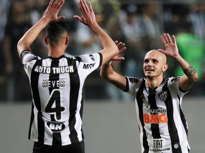 Mineiro vuelve a vencer al Botafogo y se clasifica a cuartos