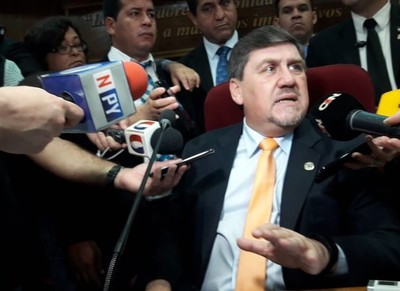 Dice que no movió un solo dedo - Radio 1000 AM