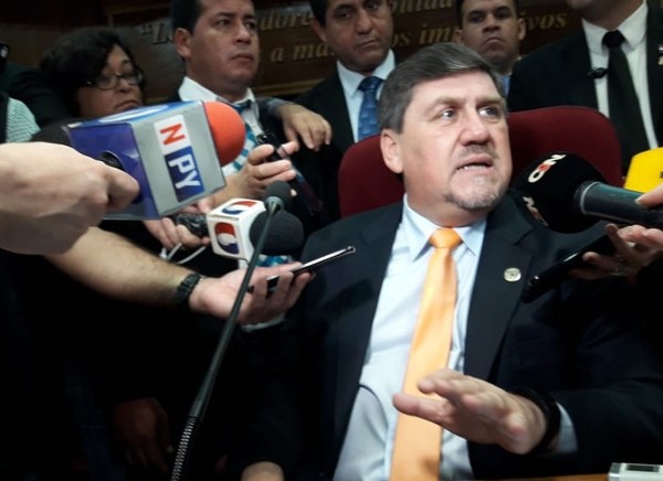 Dice que no movió un solo dedo - Radio 1000 AM