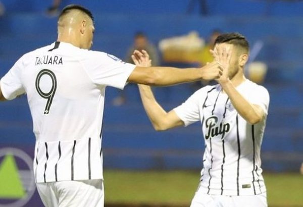 Libertad se enfrenta a Gremio este jueves
