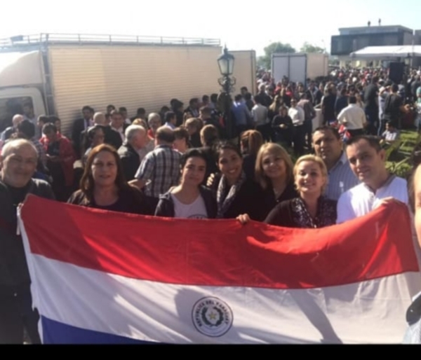 Plana mayor del Hospital de Calleí en la plaza apoyando a Mario Abdo | San Lorenzo Py