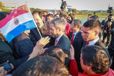 Abdo continuó su discurso para sus simpatizantes | Noticias Paraguay