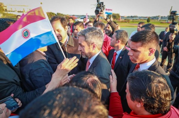 Abdo continuó su discurso para sus simpatizantes | Noticias Paraguay