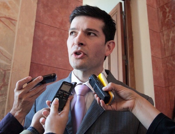 Molesto y decepcionado por repentino giro de criterio - Radio 1000 AM
