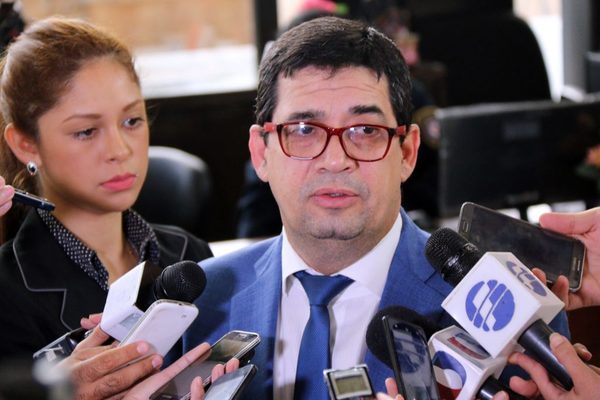 Vicepresidente dice que no va a renunciar