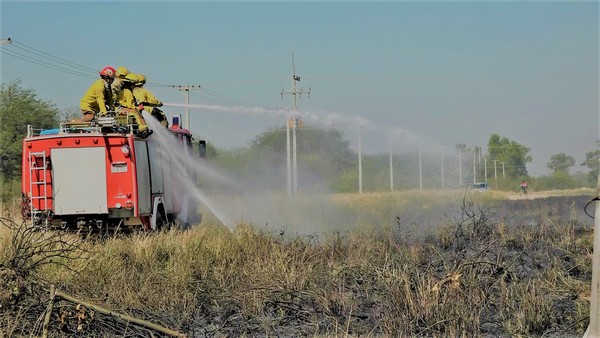 Entre humos y fuego, bomberos de Filadelfia “celebran” su día