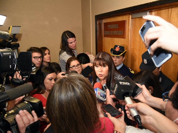 Celeste Amarilla acusa a Cartes de negociar "sus problemas judiciales"